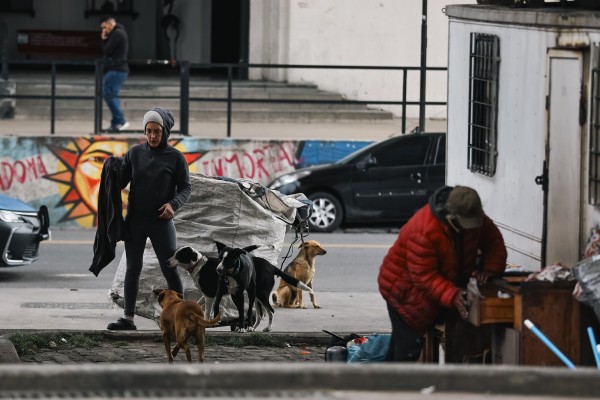 Fotografía que muestra personas en situación de calle el 19 de septiembre de 2023 en Buenos Aires (Argentina). Fotografía que muestra personas en situación de calle el 19 de septiembre de 2023 en Buenos Aires (Argentina).