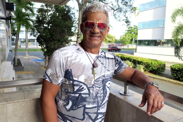 El salsero puertorriqueño Anthony Colón posa durante una entrevista con EFE en San Juan (Puerto Rico). El salsero puertorriqueño Anthony Colón posa durante una entrevista con EFE en San Juan (Puerto Rico).