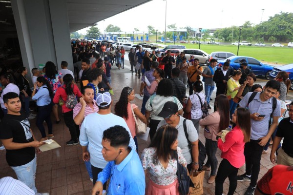 La feria de empleo se extenderá hasta mañana viernes. La feria de empleo se extenderá hasta mañana viernes.