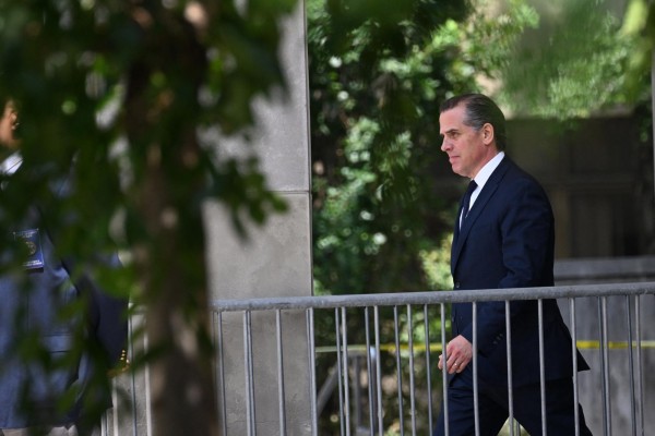 Hunter Biden fue acusado formalmente de dos cargos por declaración jurada falsa. Hunter Biden fue acusado formalmente de dos cargos por declaración jurada falsa.