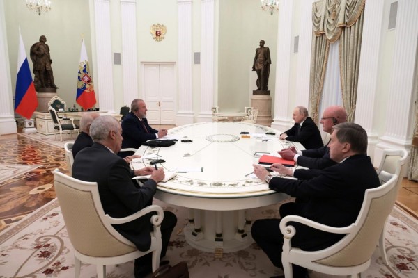 El presidente ruso, Vladimir Putin, se reúne con el primer ministro cubano, Manuel Marrero, en Moscú, Rusia. El presidente ruso, Vladimir Putin, se reúne con el primer ministro cubano, Manuel Marrero, en Moscú, Rusia.