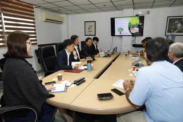 Reunión técnica sobre Cerro Patacón entre misión de Corea del Sur con los funcionarios de MiAmbiente. Reunión técnica sobre Cerro Patacón entre misión de Corea del Sur con los funcionarios de MiAmbiente.