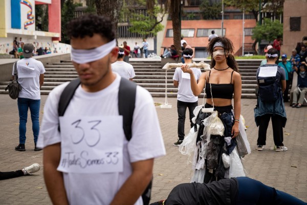 Activistas participan hoy, en una protesta contra la criminalización de la comunidad LGBT, en Caracas (Venezuela) Activistas participan hoy, en una protesta contra la criminalización de la comunidad LGBT, en Caracas (Venezuela)