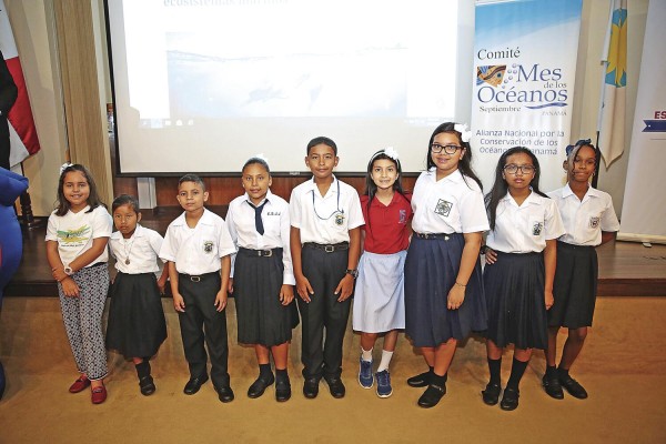 La pintura de niños fue premiada en el Mes de los Océanos. La pintura de niños fue premiada en el Mes de los Océanos.