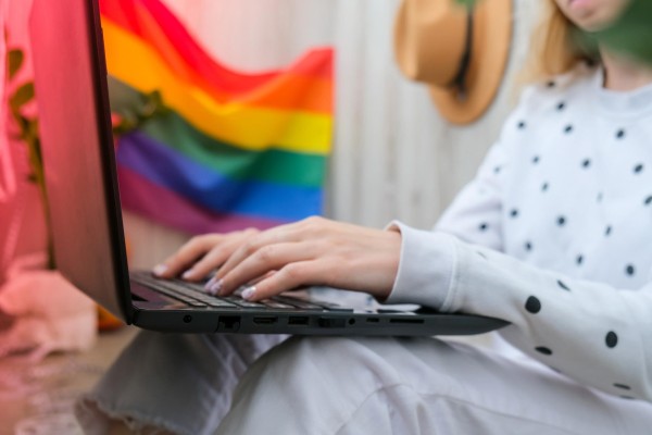 Aunque con el 87% la mayoría no ocultó su identidad, un 13% lo hizo. Miedo a sufrir discriminación abarcó el 53%, perder el empleo 31% y ser suspendido 9%. Aunque con el 87% la mayoría no ocultó su identidad, un 13% lo hizo. Miedo a sufrir discriminación abarcó el 53%, perder el empleo 31% y ser suspendido 9%.