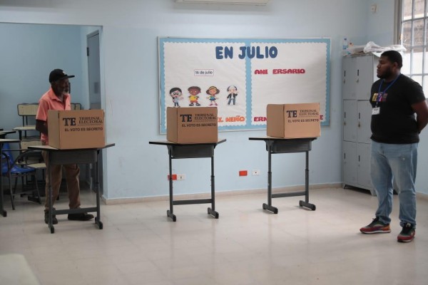 Cambio Democrático tiene un total de mil 68 mesas de votación. Cambio Democrático tiene un total de mil 68 mesas de votación.