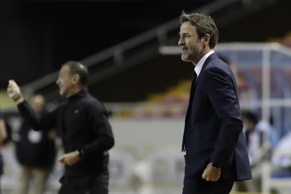 El entrenador de Panamá, Thomas Christiansen, ante Costa Rica en un partido de la Liga de Naciones de la Concacaf en el estadio Nacional en San José (Costa Rica). El entrenador de Panamá, Thomas Christiansen, ante Costa Rica en un partido de la Liga de Naciones de la Concacaf en el estadio Nacional en San José (Costa Rica).