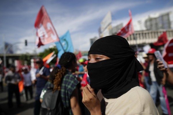 Personas protestan en contra de la minería frente a La Asamblea Nacional. Personas protestan en contra de la minería frente a La Asamblea Nacional.