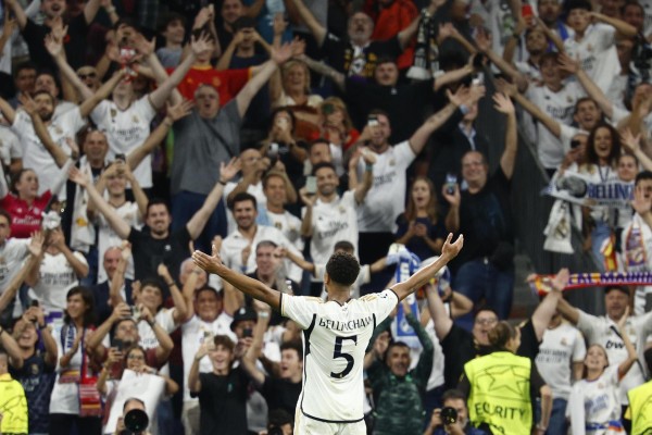 El centrocampista inglés del Real Madrid Jude Bellingham celebra tras marcar el 1-0 durante el encuentro del grupo C de Liga de Campeones. El centrocampista inglés del Real Madrid Jude Bellingham celebra tras marcar el 1-0 durante el encuentro del grupo C de Liga de Campeones.