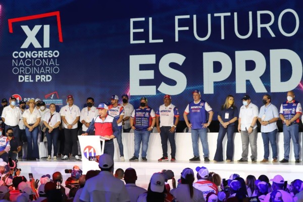 El presidente electo del PRD, Benicio Robinson pidió a quienes resultaron electos decirles a quienes no fueron favorecidos que tenemos que unir al partido en vías de ganar las elecciones en el 2024. El presidente electo del PRD, Benicio Robinson pidió a quienes resultaron electos decirles a quienes no fueron favorecidos que tenemos que unir al partido en vías de ganar las elecciones en el 2024.