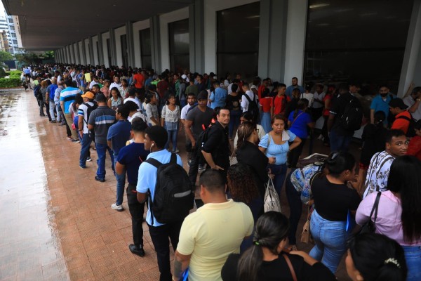Se ofrecerán alrededor de 4,000 empleos de 60 empresas privadas y públicas en una variedad de sectores. Se ofrecerán alrededor de 4,000 empleos de 60 empresas privadas y públicas en una variedad de sectores.