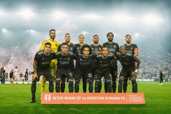 Adalberto Carrasquilla con el Houston Dynamo. Adalberto Carrasquilla con el Houston Dynamo.