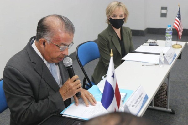 El ministro de Desarrollo Agropecuario, Augusto Valderrama. El ministro de Desarrollo Agropecuario, Augusto Valderrama.
