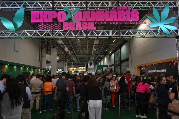 La gente visita la Cannabis Expo Brazil La gente visita la Cannabis Expo Brazil