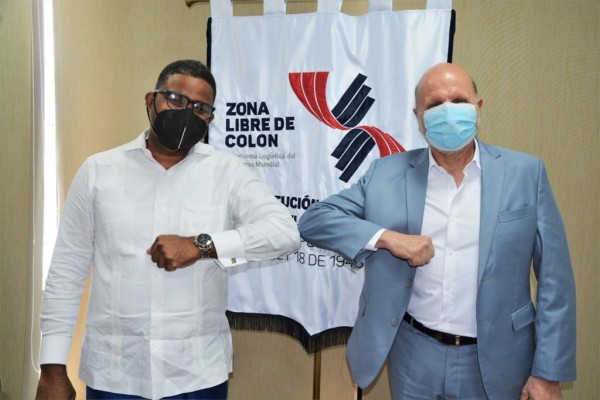 El gerente de la Zona Libre de Colón, Giovanni Ferrari (der.) y el cónsul de República Dominicana en Panamá, Robert Polanco (izq.) El gerente de la Zona Libre de Colón, Giovanni Ferrari (der.) y el cónsul de República Dominicana en Panamá, Robert Polanco (izq.)