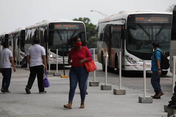 Los trabajadores solicitan reactivar el 100% de los contratos en las empresas autorizadas para operar y fortalecer las medidas de prevención de la covid-19 en los centros de trabao. Los trabajadores solicitan reactivar el 100% de los contratos en las empresas autorizadas para operar y fortalecer las medidas de prevención de la covid-19 en los centros de trabao.