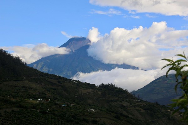 Imagen donde se muestra el volcán Tungurahua, situado en la zona andina de Ecuador. Imagen donde se muestra el volcán Tungurahua, situado en la zona andina de Ecuador.
