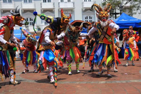 Los diablos son una de las tradiciones más arcaicas de Panamá. Los diablos son una de las tradiciones más arcaicas de Panamá.