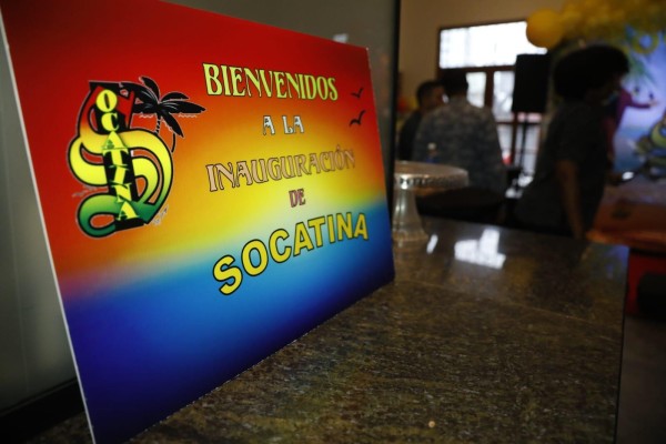 Reggae Sam brindó un show en el que recordó sus temas. Reggae Sam brindó un show en el que recordó sus temas.