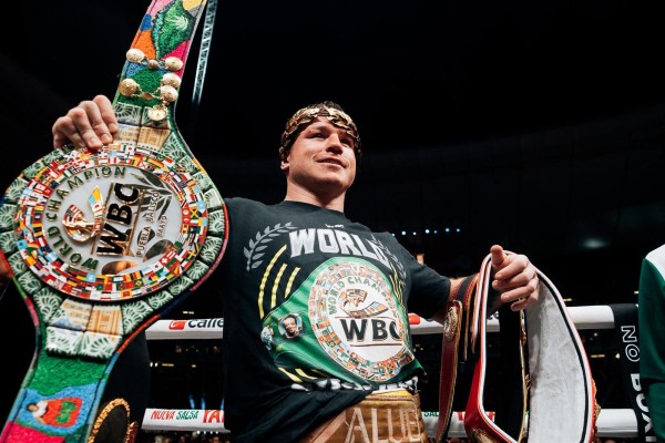 Canelo Álvarez ostenta 60 triunfos en su carrera profesional. Canelo Álvarez ostenta 60 triunfos en su carrera profesional.