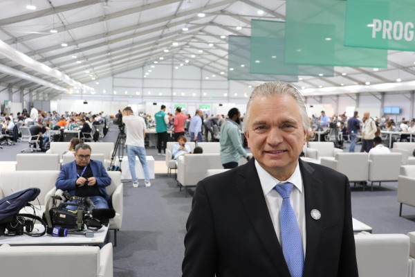 El canciller de Costa Rica, Arnoldo André Tinoco, posa durante una entrevista con EFE en el marco de la Cumbre del Clima de las Naciones Unidas (COP28), en Dubái (Emiratos Árabes Unidos). El canciller de Costa Rica, Arnoldo André Tinoco, posa durante una entrevista con EFE en el marco de la Cumbre del Clima de las Naciones Unidas (COP28), en Dubái (Emiratos Árabes Unidos).