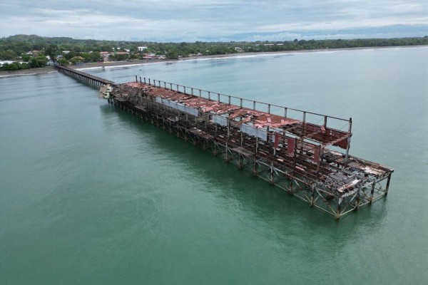 Vista aérea del deteriorado muelle fiscal multiuso de Puerto Armuelles, en la provincia de Chiriquí. Vista aérea del deteriorado muelle fiscal multiuso de Puerto Armuelles, en la provincia de Chiriquí.