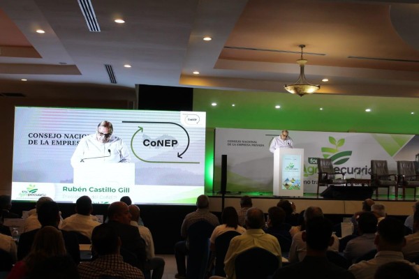 Rubén Gill, presidente del Conep en el primer foro agropecuario de la organización. Rubén Gill, presidente del Conep en el primer foro agropecuario de la organización.