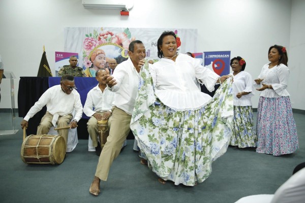 La pollera panameña, el traje típico más ostentoso de América La pollera panameña, el traje típico más ostentoso de América