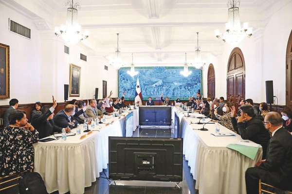 Se aprobó la plataforma digital que ayudará a los panameños a conocer el precio de los medicamentos. Se aprobó la plataforma digital que ayudará a los panameños a conocer el precio de los medicamentos.