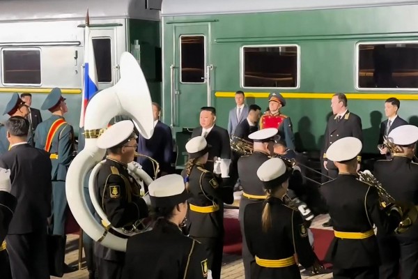 Kim Jong Un salió este domingo 10 de septiembre por la noche de Pyongyang a bordo de un tren blindado. Kim Jong Un salió este domingo 10 de septiembre por la noche de Pyongyang a bordo de un tren blindado.