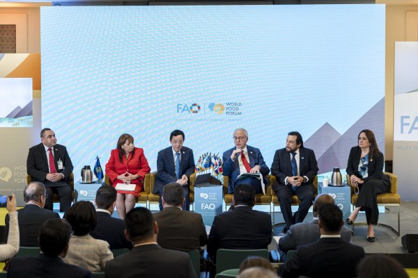 Representantes de la FAO y SICA proponen en Italia acciones para transitar hacia un corredor seco y zonas áridas resilientes de los países SICA. Representantes de la FAO y SICA proponen en Italia acciones para transitar hacia un corredor seco y zonas áridas resilientes de los países SICA.