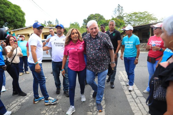 Yanibel Ábrego y Ricardo Martinelli Yanibel Ábrego y Ricardo Martinelli