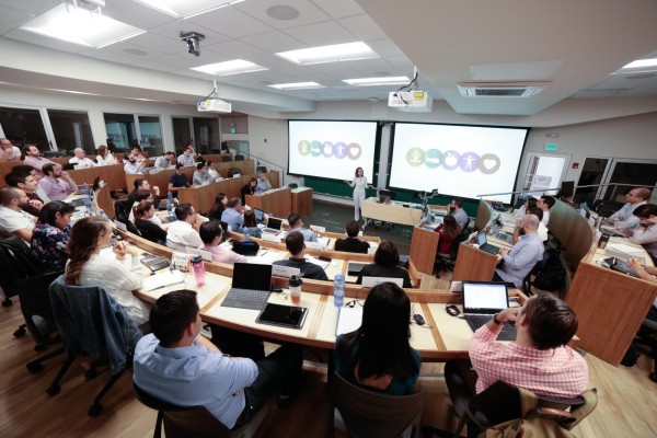 Las maestrías especializadas que se están lanzando este año son ExMaster in Finance, ExMaster in Business Analytics y ExMaster in Marketing and Sales. Las maestrías especializadas que se están lanzando este año son ExMaster in Finance, ExMaster in Business Analytics y ExMaster in Marketing and Sales.