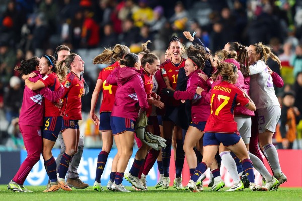 La selección femenina de España celebrando el pase a la final del torneo. La selección femenina de España celebrando el pase a la final del torneo.