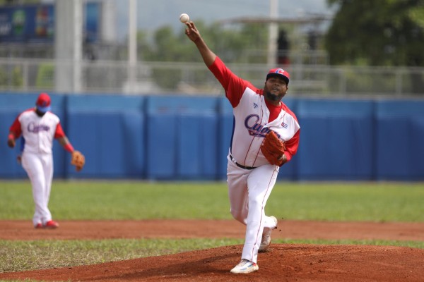 El pícher Carlos Viera de Cuba lanza hoy, a un partido de béisbol entre Cuba y México durante los Juegos Centroamericanos El pícher Carlos Viera de Cuba lanza hoy, a un partido de béisbol entre Cuba y México durante los Juegos Centroamericanos