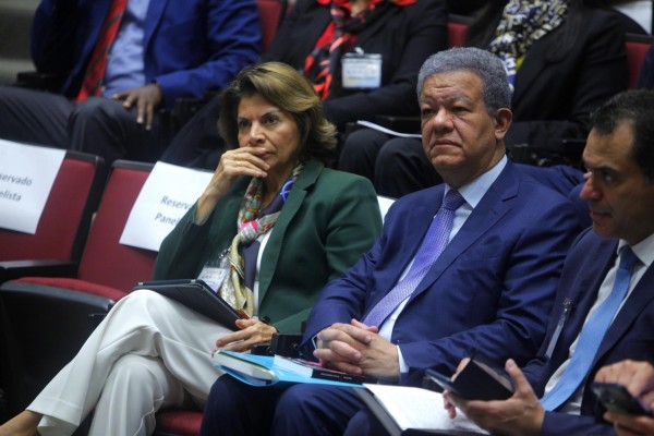 La expresidenta costarricense Laura Chinchilla (i) partició este jueves, 22 de septiembre, en el Foro Global de Latinoamérica y el Caribe, en la Universidad de Fordham, en el marco de los eventos relacionados a la 77 Asamblea General de las Naciones Unidas, en Nueva York (NY, EE.UU.). La expresidenta costarricense Laura Chinchilla (i) partició este jueves, 22 de septiembre, en el Foro Global de Latinoamérica y el Caribe, en la Universidad de Fordham, en el marco de los eventos relacionados a la 77 Asamblea General de las Naciones Unidas, en Nueva York (NY, EE.UU.).