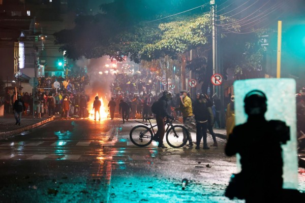 Organizaciones de derechos humanos reportan agresiones con armas de fuego por parte de miembros de la fuerza públicas vestidos de civiles. Organizaciones de derechos humanos reportan agresiones con armas de fuego por parte de miembros de la fuerza públicas vestidos de civiles.
