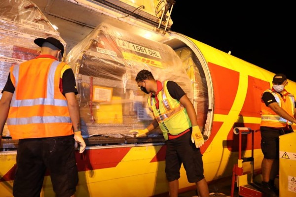 Durante la pandemia DHL fue una de las compañías que transportó las vacunas en las Américas. Durante la pandemia DHL fue una de las compañías que transportó las vacunas en las Américas.