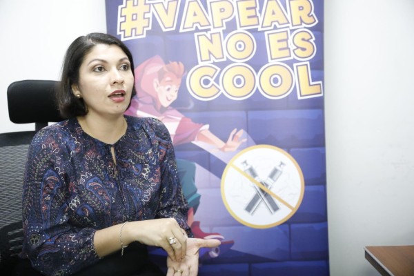 Carolina Vanega, de la Dirección de Promoción de la Salud y miembro de la Comisión Nacional para el Control de Tabaco del Ministerio de Salud. Carolina Vanega, de la Dirección de Promoción de la Salud y miembro de la Comisión Nacional para el Control de Tabaco del Ministerio de Salud.