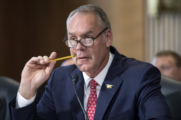 Fotografía de archivo en la que se registró a Ryan Zinke, quien fue secretario del Interior durante el mandato del expresidente Donald Trump. Fotografía de archivo en la que se registró a Ryan Zinke, quien fue secretario del Interior durante el mandato del expresidente Donald Trump.