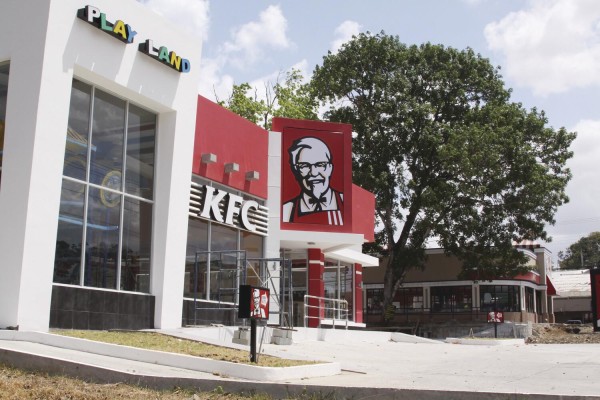 Franquicias Panameñas, S.A., opera restaurantes de importantes marcas internacionales: KFC, Pizza Hut, Dairy Queen y Chili's. Franquicias Panameñas, S.A., opera restaurantes de importantes marcas internacionales: KFC, Pizza Hut, Dairy Queen y Chili's.