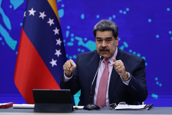 Fotografía de archivo en la que se registró al presidente de Venezuela, Nicolás Maduro, durante una rueda de prensa, en el Palacio Miraflores, en Caracas (Venezuela). Fotografía de archivo en la que se registró al presidente de Venezuela, Nicolás Maduro, durante una rueda de prensa, en el Palacio Miraflores, en Caracas (Venezuela).