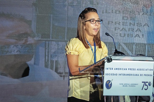 La periodista cubana Lucila Morales habla en la 75 Asamblea General de la SIP, en Coral Gables, Florida, Estados Unidos. La periodista cubana Lucila Morales habla en la 75 Asamblea General de la SIP, en Coral Gables, Florida, Estados Unidos.