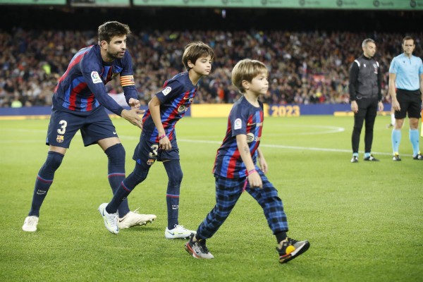 Gerard Pique y sus hijos Gerard Pique y sus hijos