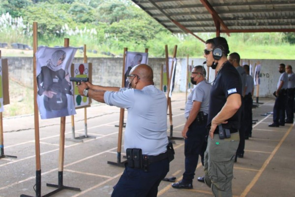 Unidades de la Policía Nacional reciben entrenamientos por instructores de la Embajada de Israel en Panamá. Unidades de la Policía Nacional reciben entrenamientos por instructores de la Embajada de Israel en Panamá.