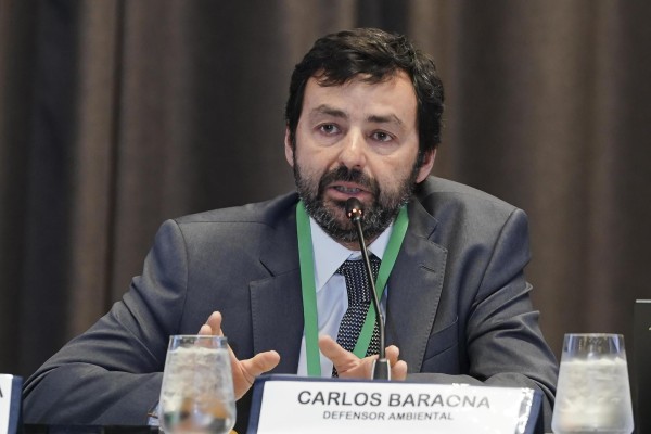 El abogado ambientalista chileno Carlos Baraona habla durante el Segundo Foro Anual sobre Defensores y Defensoras de los Derechos Humanos en Asuntos Ambientales de América Latina y el Caribe. El abogado ambientalista chileno Carlos Baraona habla durante el Segundo Foro Anual sobre Defensores y Defensoras de los Derechos Humanos en Asuntos Ambientales de América Latina y el Caribe.