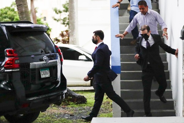 Los hermanos Luis Enrique (d) y Ricardo Alberto Martinelli (i) fueron registrados el pasado 11 de agosto en Ciudad de Panamá (Panamá). Los hermanos Luis Enrique (d) y Ricardo Alberto Martinelli (i) fueron registrados el pasado 11 de agosto en Ciudad de Panamá (Panamá).