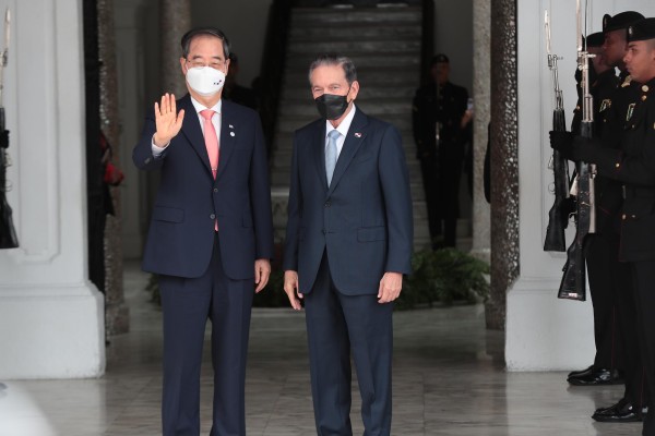 En la agenda de los dos mandatarios también había temas relacionados al intercambio comercial. En la agenda de los dos mandatarios también había temas relacionados al intercambio comercial.