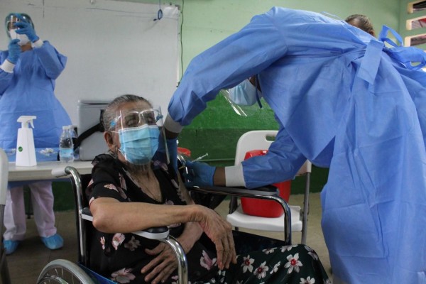 La inversión en salud pública en América Latina es de un 3,7% del PIB, muy inferior al 6% recomendado por la OMS y del 8% recomendado por la OCDE. La inversión en salud pública en América Latina es de un 3,7% del PIB, muy inferior al 6% recomendado por la OMS y del 8% recomendado por la OCDE.