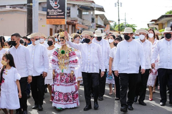El presidente Laurentino Cortizo en la caminata en La Villa de Los Santos. El presidente Laurentino Cortizo en la caminata en La Villa de Los Santos.
